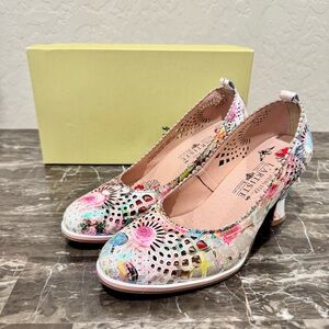 L’artiste by Spring Step Saldana Floral Leather Pumps